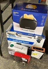 Lot 585  
            Edinburgh SR24 - Delivery Only 

                
QUANTITY OF HEALTH & BEAUTY ITEMS TO INCLUDE RUSSELL HOBBS 2 SLICE LIFT & LOOK TO...