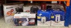 Lot 140  
            Edinburgh SR23 - Delivery Only 

                
QUANTITY OF KITCHEN & APPLIANCES ITEMS TO INCLUDE RUSSELL HOBBS BRUSHED STAINLESS...