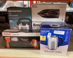 Lot 245  
            Edinburgh SR23 - Delivery Only 

                
QUANTITY OF KITCHEN & APPLIANCES ITEMS TO INCLUDE RUSSELL HOBBS BRUSHED STAINLESS...