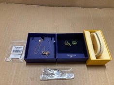 Lot 254  
            Edinburgh SR23 - Delivery Only 

                
QUANTITY OF JEWELRY TO INCLUDE SWAROVSKI PENDANT MED CRYMIX: LOCATION - B RACK