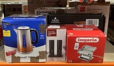 Lot 268  
            Edinburgh SR23 - Delivery Only 

                
QUANTITY OF ITEMS TO INCLUDE DAEWOO DEEP FILL SANDWICH TOASTER 900W, NON-STICK TO...