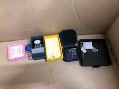 Lot 365  
            Edinburgh SR23 - Delivery Only 

                
QUANTITY OF JEWELLERY ITEMS TO INCLUDE TIMEX UNISEX WATCH T2N654PF WITH CREAM DIA...