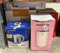 Lot 403  
            Edinburgh SR23 - Delivery Only 

                
QUANTITY OF KITCHEN & APPLIANCES ITEMS TO INCLUDE RUSSELL HOBBS ELECTRIC 0.85L TR...