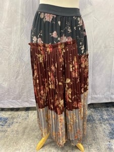 Lot 107  
            Edinburgh SR20 - Delivery Only 

                
ZIMMERMAN UNBRIDLED PLEATED FLORAL SKIRT SIZE - UK8: LOCATION - CLOTHES RACK