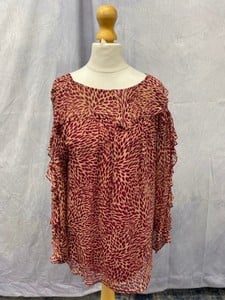 Lot 109  
            Edinburgh SR20 - Delivery Only 

                
BA&SH PRINTED BLOUSE IN RED VISCOSE, SIZE: 1, ORIGINAL RRP £185: LOCATION - CLOTH...