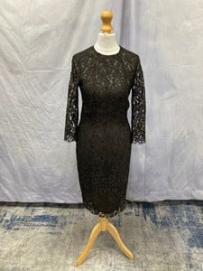 Lot 10  
            Edinburgh SR20 - Delivery Only 

                
JOSEPH LACE DRESS IN BLACK POLYESTER, SIZE: 36, ORIGINAL RRP £388: LOCATION - CLO...