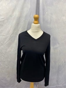 Lot 111  
            Edinburgh SR20 - Delivery Only 

                
BOSS V-NECK SLIM-FIT SWEATER IN BLACK WOOL, SIZE: INT | M, ORIGINAL RRP £121: LOC...