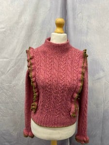 Lot 112  
            Edinburgh SR20 - Delivery Only 

                
PHILOSOPHY DI LORENZO SERAFINI RUFFLE CABLE-KNIT SWEATER IN PINK WOOL, SIZE: UK 1...
