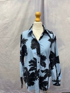 Lot 116  
            Edinburgh SR20 - Delivery Only 

                
MOSCHINO CHEAP AND CHIC PALM TREE SHIRT IN BLUE COTTON, SIZE: 10, ORIGINAL RRP £3...