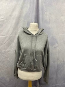Lot 117  
            Edinburgh SR20 - Delivery Only 

                
PREVU HOODIE IN GREY COTTON, SIZE: 10: LOCATION - CLOTHES RACK