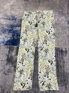 Lot 123  
            Edinburgh SR20 - Delivery Only 

                
TORY BURCH TASSEL TROUSERS IN FLORAL PRINT LINEN, SIZE: INT | XS, ORIGINAL RRP £2...