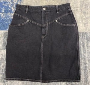 Lot 128  
            Edinburgh SR20 - Delivery Only 

                
ISABEL MARANT DENIM SKIRT IN BLACK COTTON, SIZE: 42, ORIGINAL RRP £320: LOCATION ...