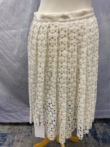 Lot 135  
            Edinburgh SR20 - Delivery Only 

                
JOSEPH PLEATED LACE MIDI SKIRT IN CREAM COTTON, SIZE: 34, ORIGINAL RRP £465: LOCA...