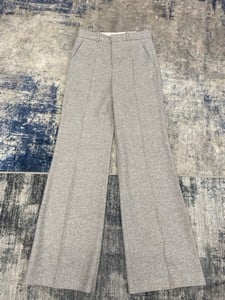 Lot 136  
            Edinburgh SR20 - Delivery Only 

                
JOSEPH STRAIGHT TROUSERS IN GREY WOOL, SIZE: 36, ORIGINAL RRP £305: LOCATION - CL...