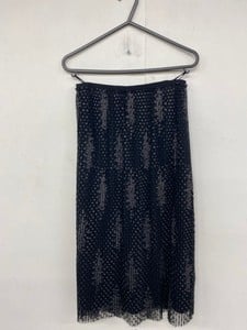 Lot 137  
            Edinburgh SR20 - Delivery Only 

                
BOSS VELYSSA PLEATED A-LINE SKIRT WITH SPARKLY EMBROIDERY IN BLACK POLYESTER, SIZ...