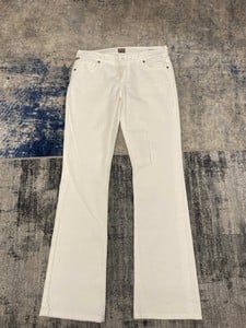 Lot 142  
            Edinburgh SR20 - Delivery Only 

                
CITIZENS OF HUMANITY CLASSIC JEANS IN WHITE COTTON, SIZE: 28, ORIGINAL RRP £135: ...