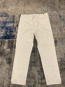 Lot 143  
            Edinburgh SR20 - Delivery Only 

                
J BRAND RUBY HIGH RISE CROP JEANS IN WHITE COTTON, SIZE: 31, ORIGINAL RRP £140: L...