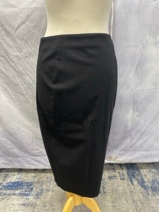 Lot 147  
            Edinburgh SR20 - Delivery Only 

                
SPORTMAX PENCIL SKIRT IN BLACK WOOL, SIZE: UK | 10, ORIGINAL RRP £185: LOCATION -...