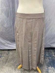 Lot 157  
            Edinburgh SR20 - Delivery Only 

                
JOSEPH HOUNDSTOOTH PLEATED SKIRT IN MULTICOLOR SILK, SIZE: 42, ORIGINAL RRP £406:...