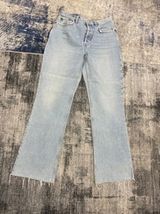 Lot 175  
            Edinburgh SR20 - Delivery Only 

                
RE/DONE DISTRESSED CROPPED BOYFRIEND JEANS IN BLUE COTTON DENIM, SIZE: 29, ORIGIN...