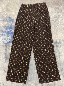 Lot 176  
            Edinburgh SR20 - Delivery Only 

                
ETRO PRINTED CROPPED PANTS IN BLACK SILK, SIZE: NO SIZE, ORIGINAL RRP £405: LOCAT...