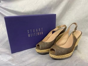 Lot 188  
            Edinburgh SR20 - Delivery Only 

                
STUART WEITZMAN JEAN PEEPTOE CORK WEDGE IN SILVER GLITTER LEATHER, SIZE: 6.5, ORI...