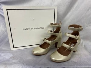 Lot 193  
            Edinburgh SR20 - Delivery Only 

                
TABITHA SIMMONS GINGER METALLIC PUMPS IN GOLD LEATHER, SIZE: 36, ORIGINAL RRP £59...