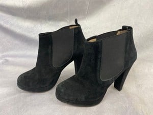 Lot 195  
            Edinburgh SR20 - Delivery Only 

                
GANNI FIONA CHELSEA ANKLE BOOTS IN BLACK SUEDE, SIZE: 37, ORIGINAL RRP £255: LOCA...