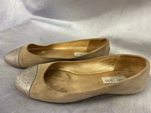 Lot 206  
            Edinburgh SR20 - Delivery Only 

                
JIMMY CHOO WATSON FLATS IN BEIGE SUEDE, SIZE: 40, ORIGINAL RRP £470: LOCATION - C...