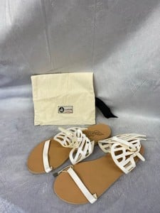 Lot 210  
            Edinburgh SR20 - Delivery Only 

                
ANCIENT GREEK SANDALS IKARIA LACE VACHETTA IN WHITE LEATHER, SIZE: 38, ORIGINAL R...