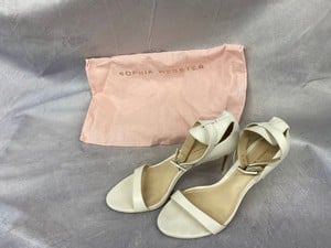 Lot 213  
            Edinburgh SR20 - Delivery Only 

                
SOPHIA WEBSTER ANKLE STRAP SANDALS IN IVORY LEATHER, SIZE: 38, ORIGINAL RRP £395:...