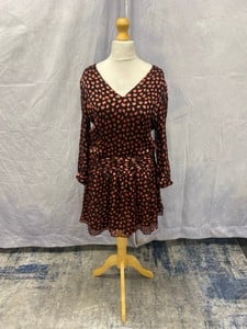 Lot 23  
            Edinburgh SR20 - Delivery Only 

                
ALICE + OLIVIA TESSIE FIL COUPE MINI DRESS IN BLACK VISCOSE, SIZE: 4, ORIGINAL RR...
