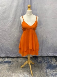 Lot 25  
            Edinburgh SR20 - Delivery Only 

                
ALICE + OLIVIA TIERED MINI DRESS IN ORANGE SILK, SIZE: 6, ORIGINAL RRP £245: LOCA...