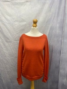 Lot 30  
            Edinburgh SR20 - Delivery Only 

                
THEORY CREW NECK SWEATER IN CORAL WOOL, SIZE: INT | S, ORIGINAL RRP £175: LOCATIO...