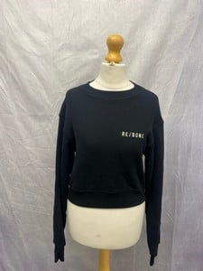 Lot 33  
            Edinburgh SR20 - Delivery Only 

                
RE/DONE CROPPED CREWNECK SWEATSHIRT IN BLACK COTTON, SIZE: INT | S, ORIGINAL RRP ...