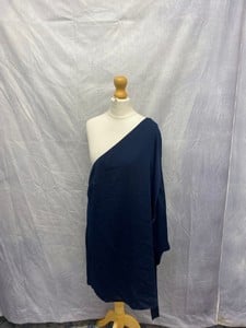 Lot 36  
            Edinburgh SR20 - Delivery Only 

                
HALSTON HERITAGE ONE SHOULDER DRESS IN NAVY BLUE POLYESTER, SIZE: INT | L, ORIGIN...