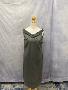 Lot 37  
            Edinburgh SR20 - Delivery Only 

                
ROLAND MOURET WOOL MID LENGTH DRESS, SIZE: UK 8, ORIGINAL RRP £210: LOCATION - CL...