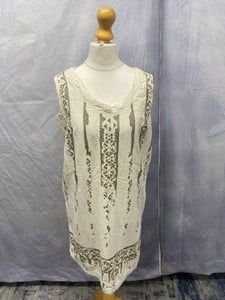 Lot 39  
            Edinburgh SR20 - Delivery Only 

                
BA&SH PRINTED SLEEVELESS DRESS IN WHITE COTTON, SIZE: 1, ORIGINAL RRP £150: LOCAT...