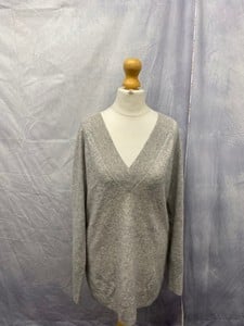 Lot 41  
            Edinburgh SR20 - Delivery Only 

                
EQUIPMENT V-NECKED SWEATER IN GREY CASHMERE, SIZE: INT | XS, ORIGINAL RRP £225: L...