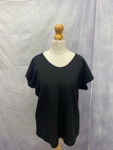 Lot 54  
            Edinburgh SR20 - Delivery Only 

                
DIANE VON FURSTENBERG BLOUSE IN BLACK POLYESTER, SIZE: INT | M, ORIGINAL RRP £225...