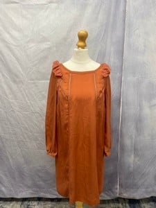 Lot 56  
            Edinburgh SR20 - Delivery Only 

                
ATHE VANESSA BRUNO WOVEN LONGSLEEVE DRESS IN CORAL POLYESTER, SIZE: 38, ORIGINAL ...