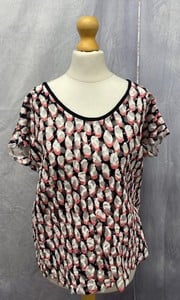 Lot 61  
            Edinburgh SR20 - Delivery Only 

                
DIANE VON FURSTENBERG PRINTED SHORT SLEEVE TOP IN MULTICOLOR COTTON, SIZE: S, ORI...