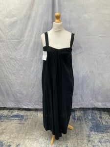 Lot 6  
            Edinburgh SR20 - Delivery Only 

                
VINCE DRAPED SLEEVELESS MIDI DRESS IN BLACK LINEN, SIZE: 6, ORIGINAL RRP £215: LO...