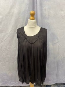 Lot 73  
            Edinburgh SR20 - Delivery Only 

                
VERA WANG SLEEVELESS MICRO-PLEATED TOP IN BLACK VISCOSE, SIZE: 38, ORIGINAL RRP £...