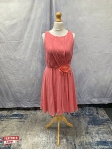 Lot 7  
            Edinburgh SR20 - Delivery Only 

                
PAULE KA SLEEVELESS SHIFT DRESS WITH ROSETTE IN PINK SILK, SIZE: 42, ORIGINAL RRP...