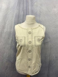 Lot 83  
            Edinburgh SR20 - Delivery Only 

                
MOSCHINO PRINTED SLEEVELESS TOP IN CREAM POLYESTER, SIZE: INT | M, ORIGINAL RRP £...
