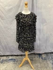 Lot 8  
            Edinburgh SR20 - Delivery Only 

                
VERONICA BEARD PARC RUCHED FLORAL DRESS IN BLACK PRINT SILK, SIZE: 6, ORIGINAL RR...