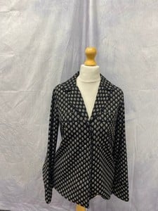 Lot 93  
            Edinburgh SR20 - Delivery Only 

                
MICHAEL KORS STUDDED MEDALLION CRUSHED CREPE PAJAMA SHIRT IN BLACK POLYESTER, SIZ...