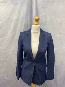Lot 94  
            Edinburgh SR20 - Delivery Only 

                
HUGO DENIM SINGLE-BREASTED JACKET BLAZER IN NAVY BLUE COTTON DENIM, SIZE: UK 6, O...