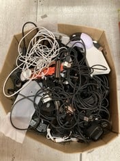 Lot 134  
            Edinburgh SR33 - Delivery Only 

                
QUANTITY OF TECH & GAMING ITEMS TO INCLUDE XBOX ONE CONTROLLER: LOCATION - B